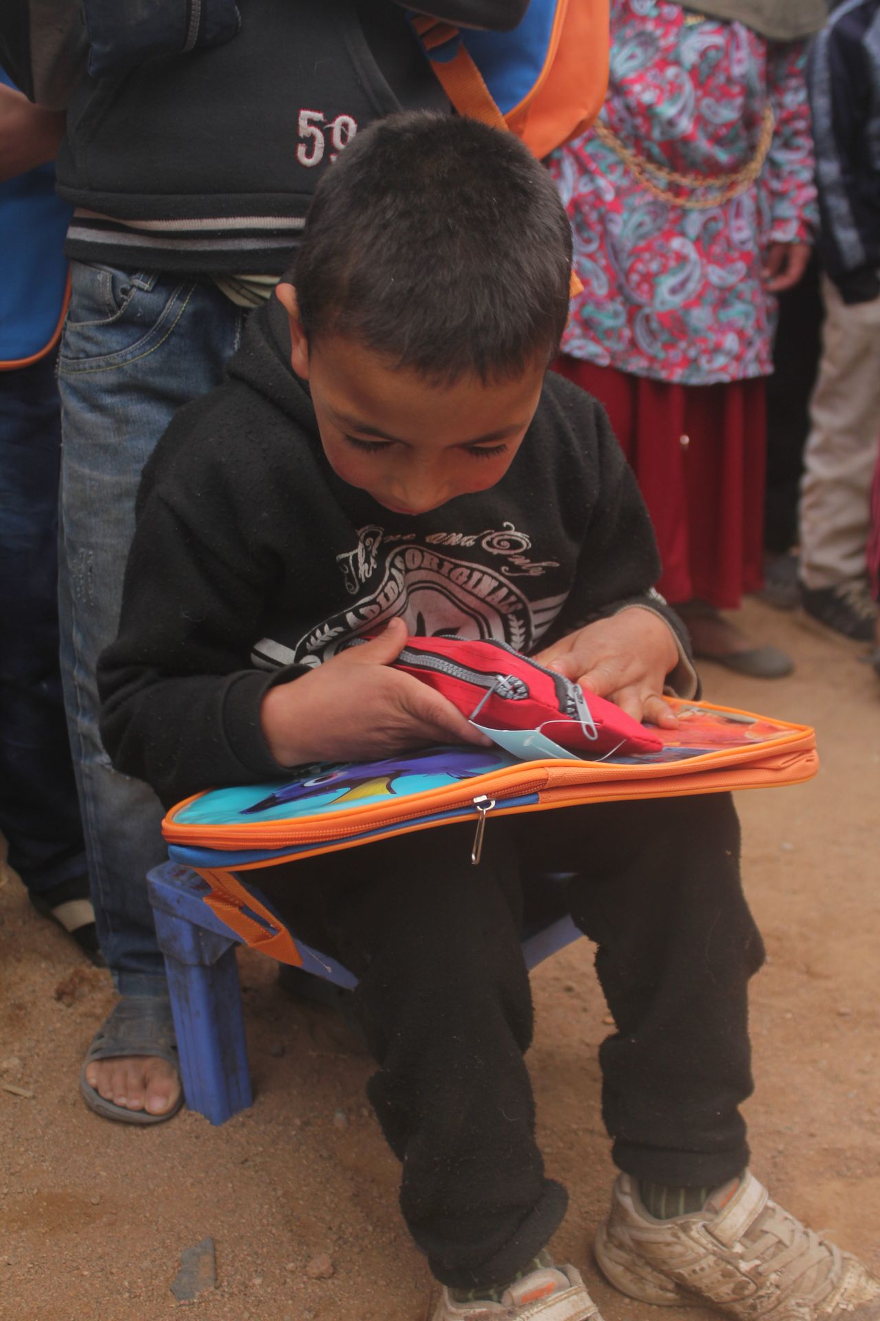 Enfant avec cartable